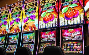 One X Bet APP မြန်မာဖုန်းဖြင့် ငွေသွင်းငွေထုတ်ပြုလုပ်နေသောမြင်ကွင်း
